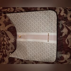 Michale Kors Purse
